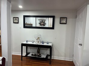 Interior - Fully furnished apartment witl all amenities.Cozy and quite . (Montréal)