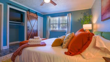 3 bedrooms, iron/ironing board, WiFi, bed sheets