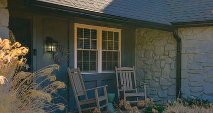 Marion Haus: Pool, Hot Tub & Game Room Fun!