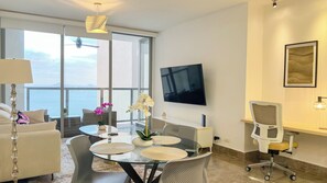 Interior - Amazing experience with ocean views on Balboa Ave (Panamá)