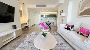 TV - Amazing experience with ocean views on Balboa Ave (Panamá)