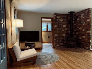 Interior - Mt Hood Hot Tub Haven, Wifi, 2BR/1BA, Full Kitchen (Rhododendron)