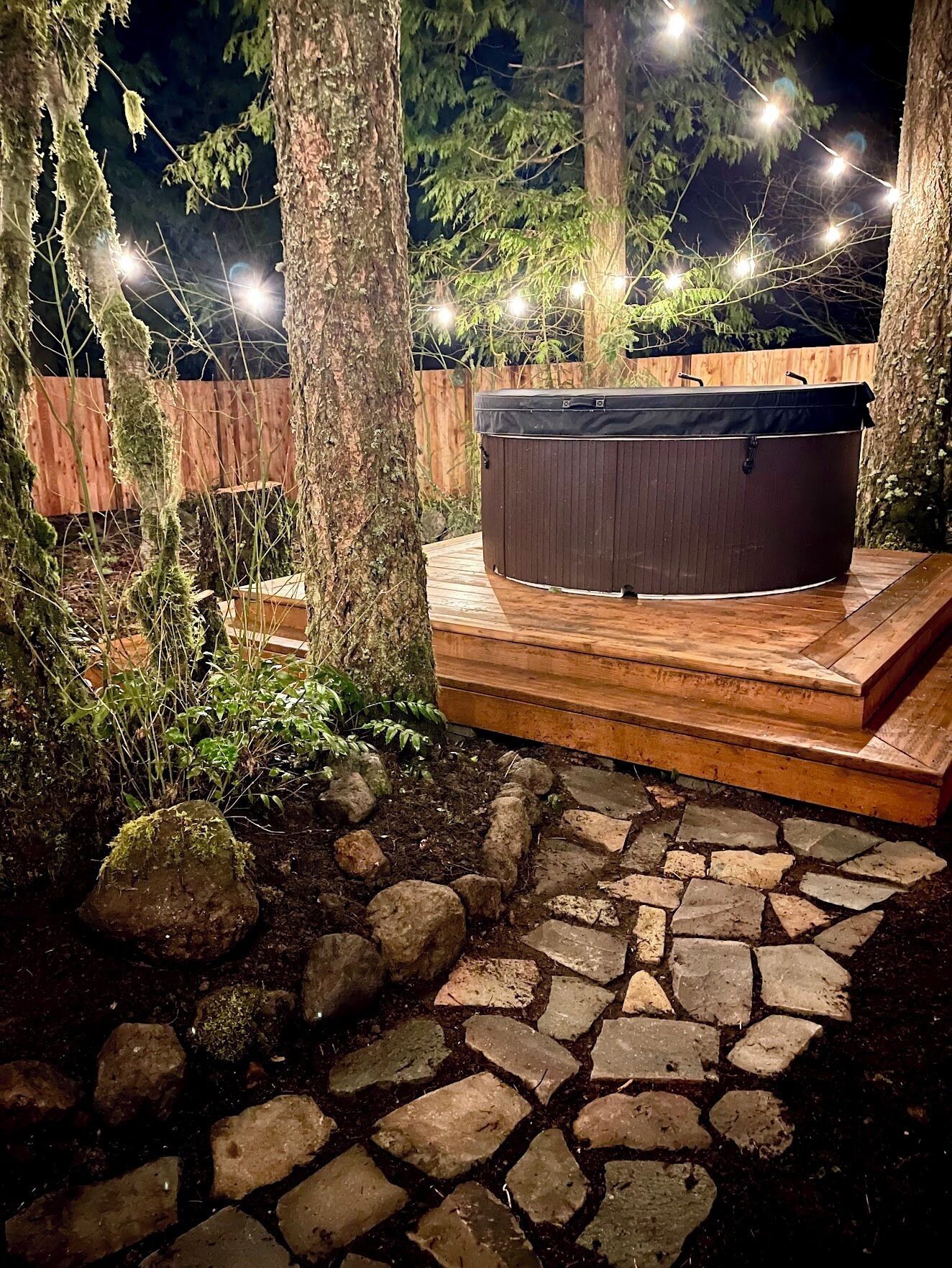 Outdoor spa tub