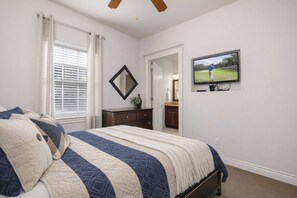 4 bedrooms, iron/ironing board, travel cot, free WiFi - 4 Ensuites, Championship Golf, Pool, Hottub, 30ft Patio with Outdoor Dining. (Branson)