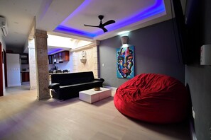 Living area - 5 Bedroom Cartagena Walled City with Jacuzzi (Cartagena de Indias)
