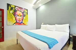 Iron/ironing board, WiFi, bed sheets - 5 Bedroom Cartagena Walled City with Jacuzzi (Cartagena de Indias)