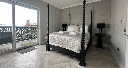 Luxury Waterfront Retreat for Groups