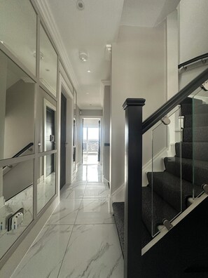 Interior - Luxury Waterfront Retreat for Groups (Edinburgh)