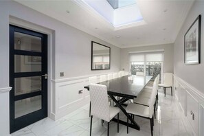 Dining - 3 Storey House in Edinburgh with Sea View (Edinburgh)