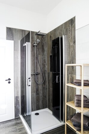 Shower, hair dryer, towels, soap - Vacation apartment in Suhl - Wilhelminian style villa (Suhl)