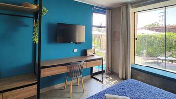 Bureau, fer et planche Ă repasser, Wi-Fi, draps fournis