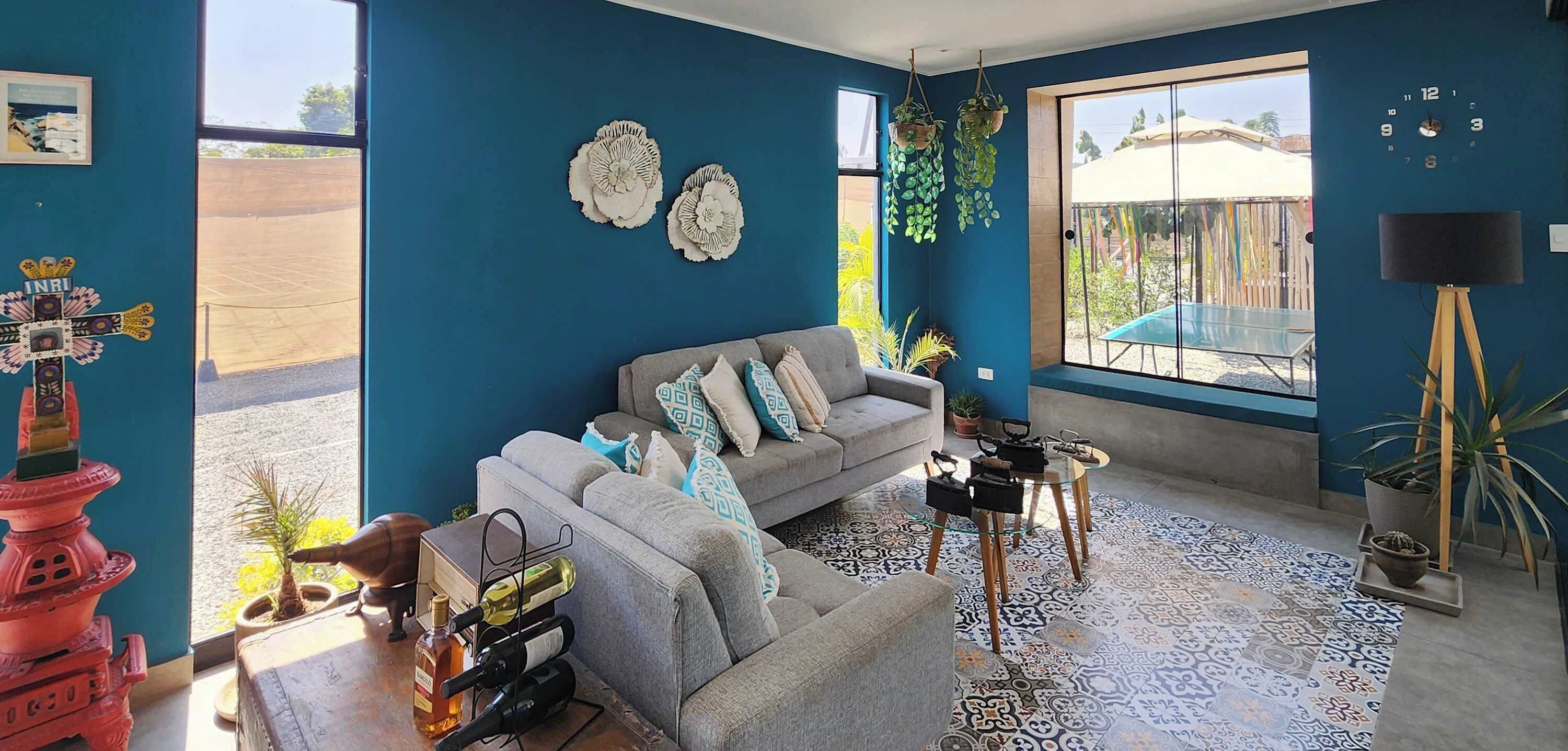 Télévision, baby-foot, espaces bureaux