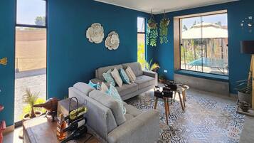 Télévision, baby-foot, espaces bureaux