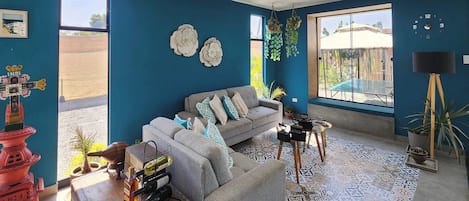 تلفزيون، كرة قدم الطاولة، مكتب