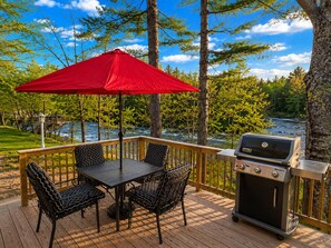 Outdoor dining - Riverside Cottage • Private Beach • Mountain Views (Bartlett)