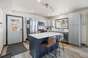 House | 3 bedrooms - Lakefront Sunset Retreat I Sauna I Firepit I Dock (Suring)