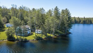 House | 3 bedrooms - Lakefront Sunset Retreat I Sauna I Firepit I Dock (Suring)