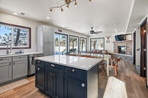 House | 3 bedrooms - Lakefront Sunset Retreat I Sauna I Firepit I Dock (Suring)