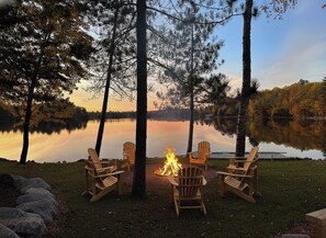 House - Lakefront Sunset Retreat I Sauna I Firepit I Dock (Suring)