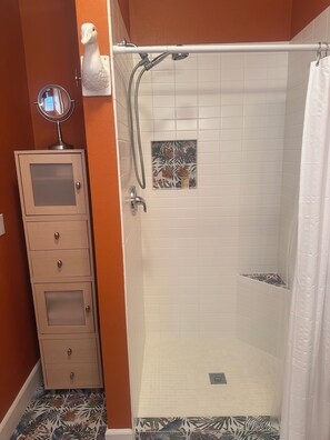 Shower, hair dryer, towels, soap - Detached Guest House (Los Altos Hills)