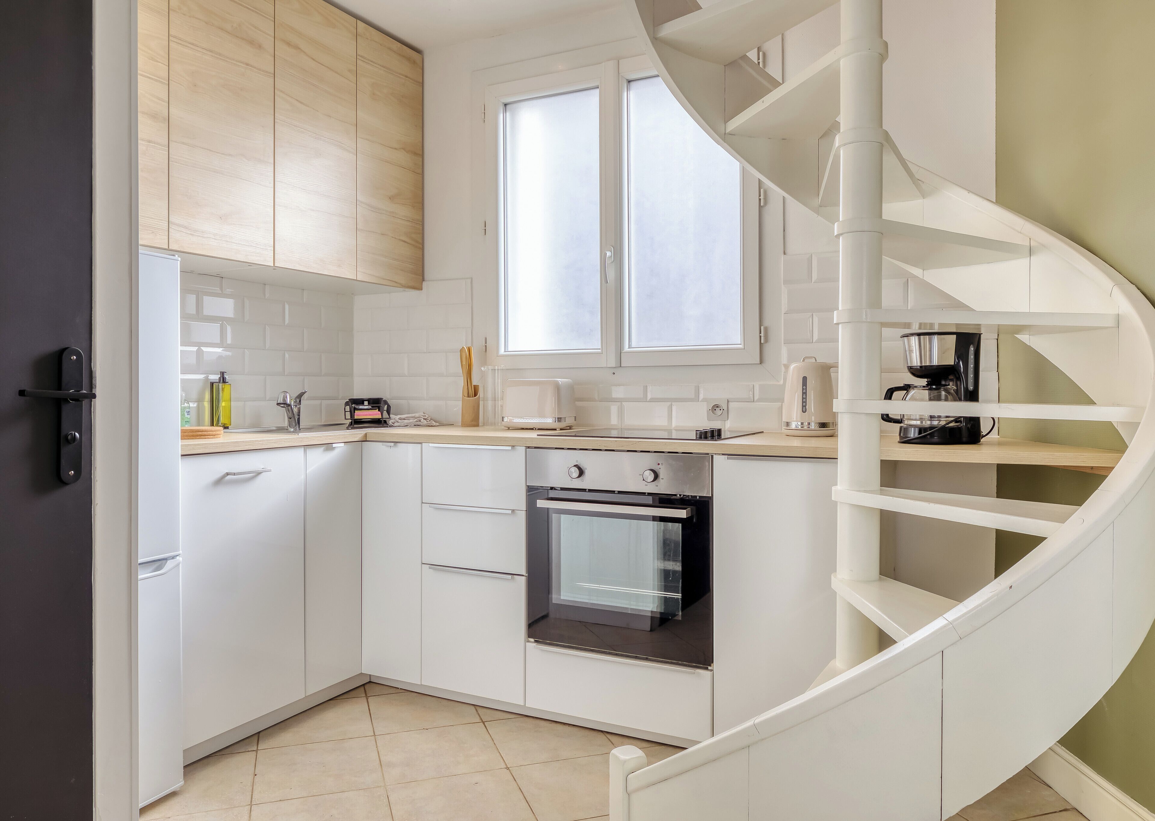 Fridge, oven, stovetop, dishwasher