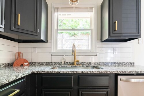 Guest Favorite 2 King Beds Fenced Yard LEX