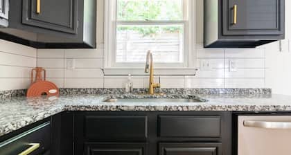 Keeneland Getaway! 2 King Bedrooms and Fenced Yard. Pet Friendly