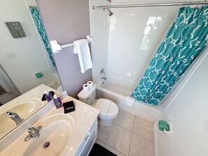 Hair dryer, towels, soap, shampoo - Tinkerbells Suites, 4m Disney, 6/5.5 Large pool+Spa, 4 themed masters, pets (Kissimmee)