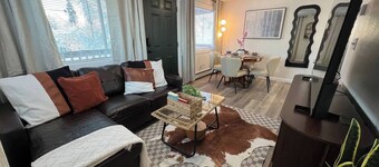 Cozy Aurora Retreat - Steps to Creamer’s Field