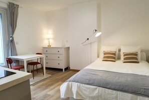 1 bedroom, free WiFi, bed sheets - Modern Bright Studio near Parc de la Villette for2 (Paris)