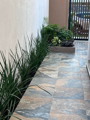 Property grounds - New Modern Studio in Prime Cancún Area. Walk to Plaza Americas, Tajamar, Shops, (Cancun)