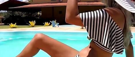 2 من حمّامات السباحة الخارجية