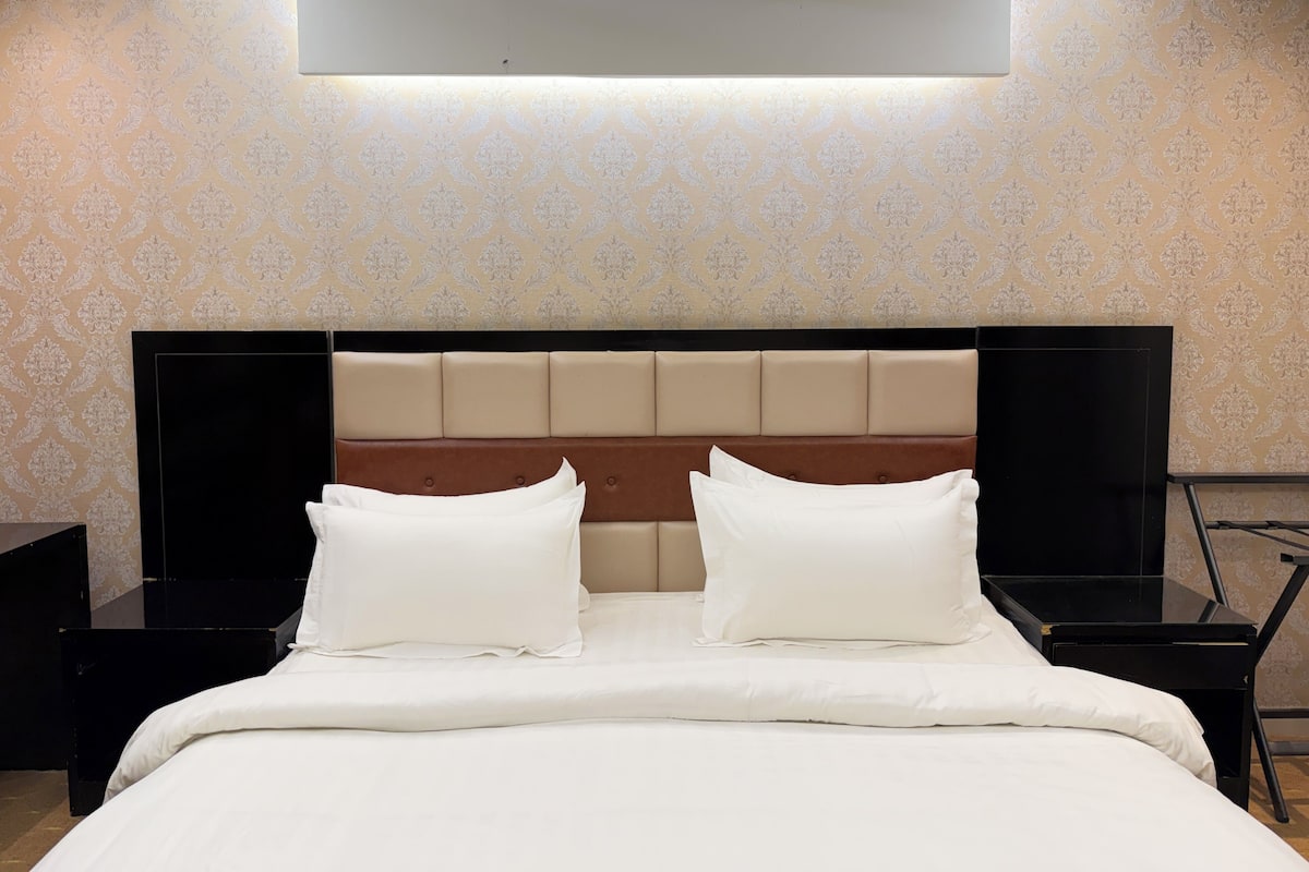 Blackout drapes, iron/ironing board, free WiFi