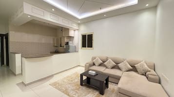 Deluxe Apartment, City View | Interior