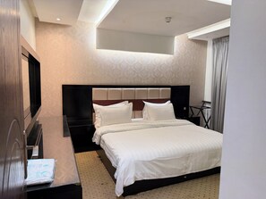 Cortinas opacas, tabla de planchar con plancha, wifi gratis