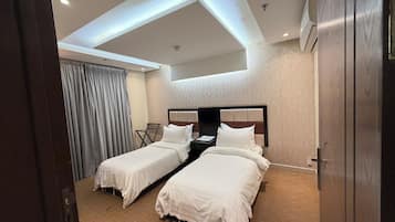 Family Suite | Blackout drapes, iron/ironing board, free WiFi