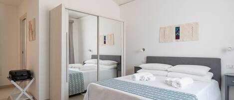 1 bedroom, travel cot, free WiFi, bed sheets