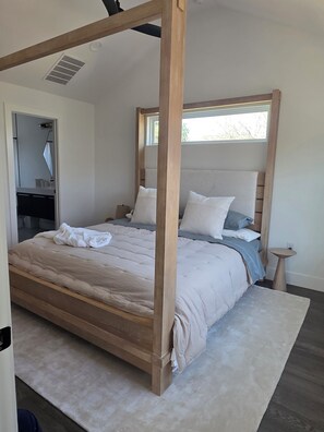 2 chambres, bureau, fer et planche à repasser, accès au Wi-Fi (inclus)