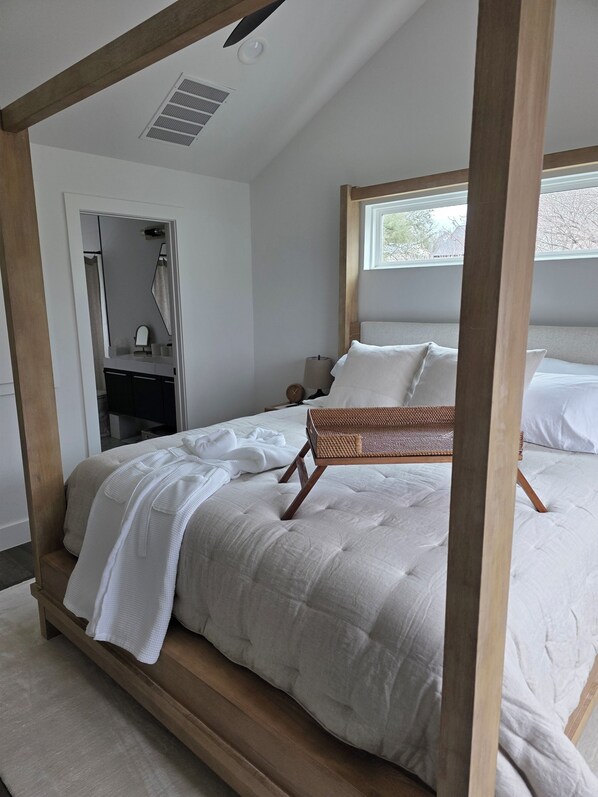 2 bedrooms, desk, iron/ironing board, free WiFi