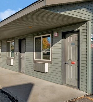 Exterior detail - The Trail Inn - Eden Valley MN (Eden Valley)