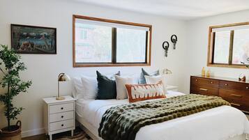 Työpöytä, ilmainen Wi-Fi, vuodevaatteet