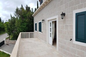 Terrace/patio - Villa Leen Dubrovnik – Your Private Escape with a Pool and Panoramic Views (Đurinići)