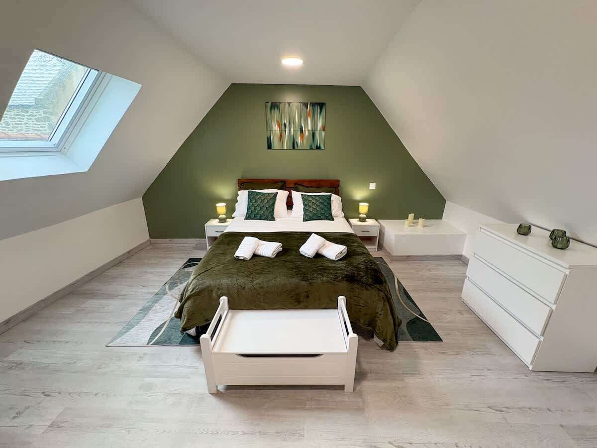 Bügeleisen/Bügelbrett, Reisekinderbett, kostenloses WLAN, Bettwäsche