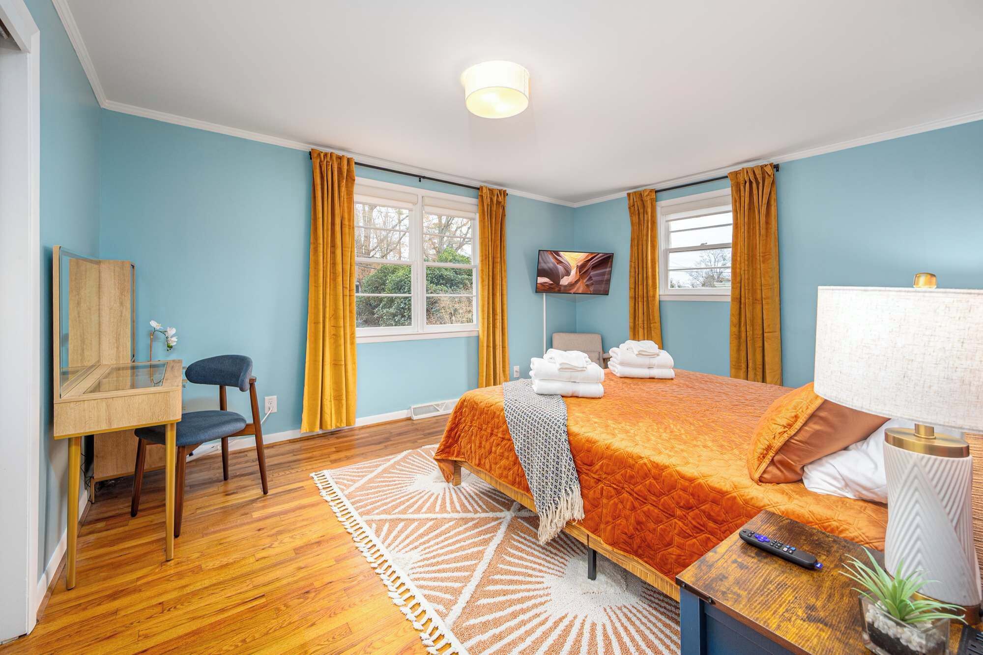 3 Schlafzimmer, Schreibtisch, Bügeleisen/Bügelbrett, WLAN