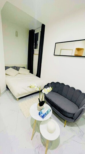 Iron/ironing board, WiFi, bed sheets - Cosy studio near the beach (Nice)