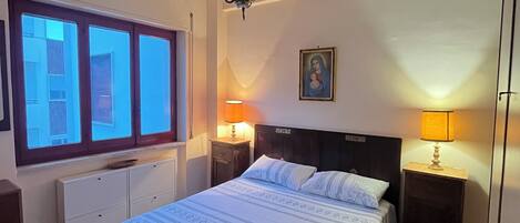 2 bedrooms, bed sheets