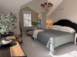 3 bedrooms, iron/ironing board, WiFi, bed sheets - Your Perfect CU Graduation Headquarters: Walk to Folsom & Pearl St!
New Listing! (Boulder)