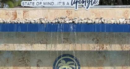 Room-modern Beach Studio Next to the bea