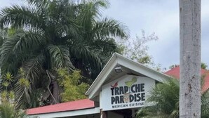 A building with a sign reading "TRAPCHE PARADISE MEXICAN CUISINE" and a stone pathway leading to the entrance. - Room-modern Beach Studio Next to the bea (Puerto Plata)