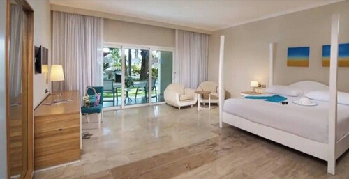 Room-modern Beach Studio Next to the bea